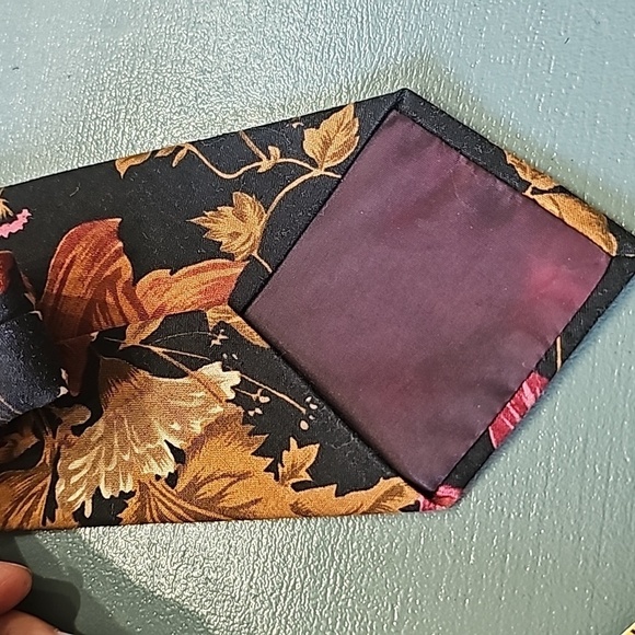 GANTMENS TIE. Floral design.  Good used condition. - Picture 5 of 5
